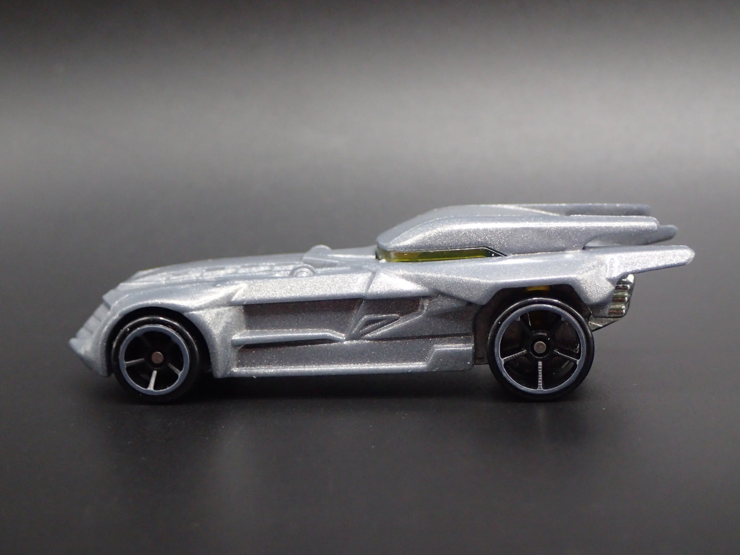 THE BATMAN BATMOBILE GRAY RARE 1:64 SCALE COLLECTIBLE DIORAMA DIECAST MODEL CAR