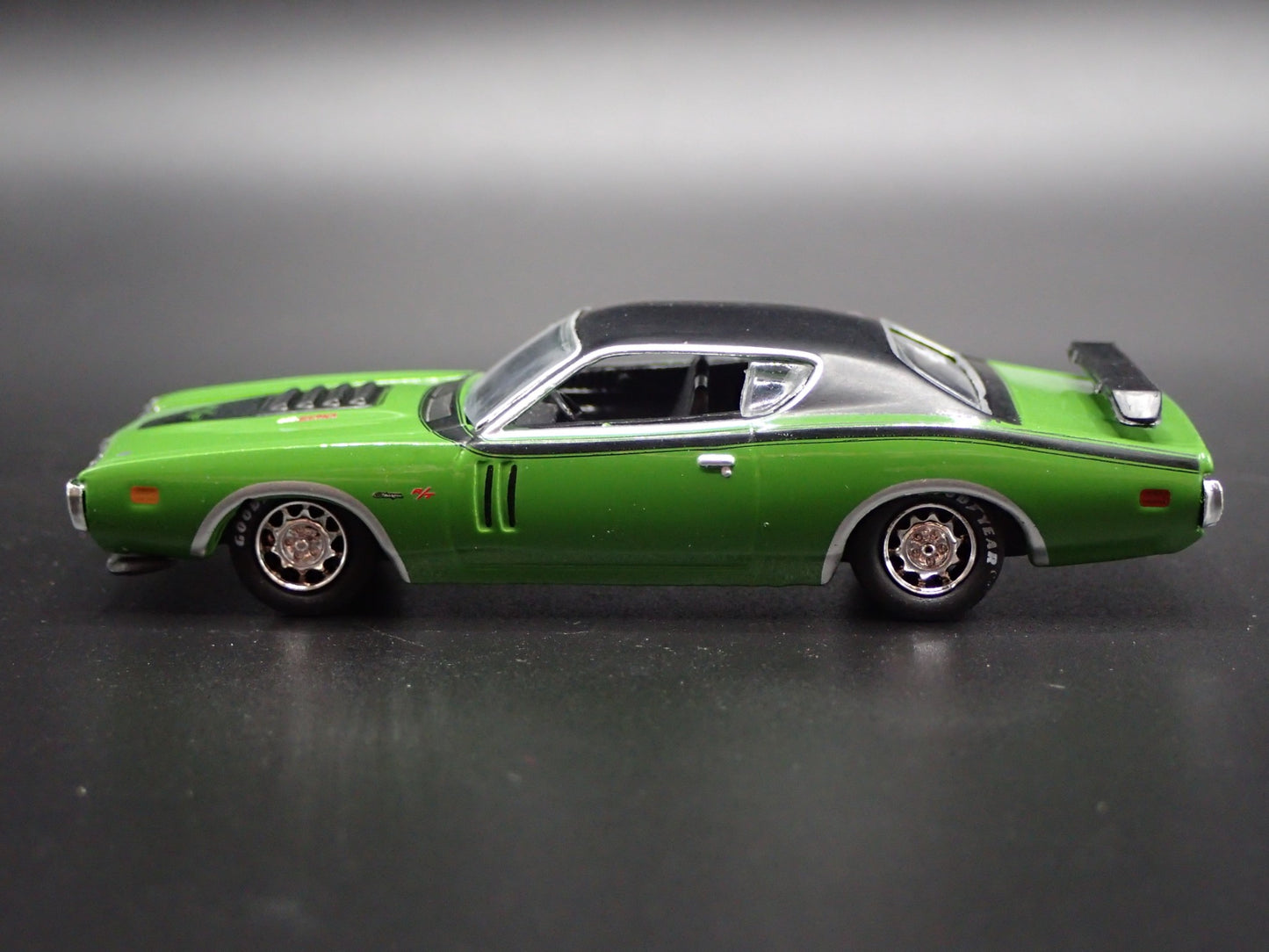 1971 71 DODGE CHARGER RT 440 6 PACK GREEN 1/64 SCALE DIORAMA DIECAST MODEL CAR