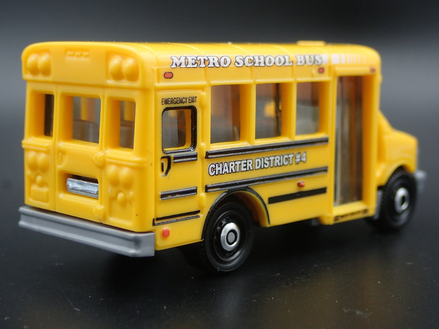 GMC METRO SHORT SCHOOL BUS RARE 1:64 SCALE COLLECTIBLE DIORAMA DIECAST MODEL CAR