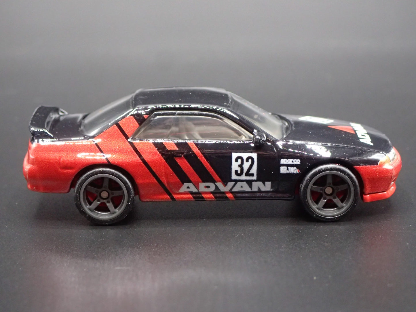 1989-1994 NISSAN SKYLINE GTR R32 BNR32 ADVAN BLACK 1:64 SCALE DIECAST MODEL CAR