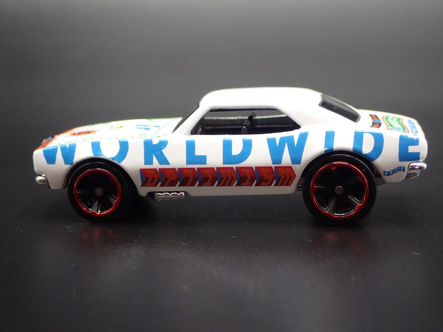 1967 67 CHEVY CHEVROLET CAMARO 1:64 SCALE COLLECTIBLE DIORAMA DIECAST MODEL CAR