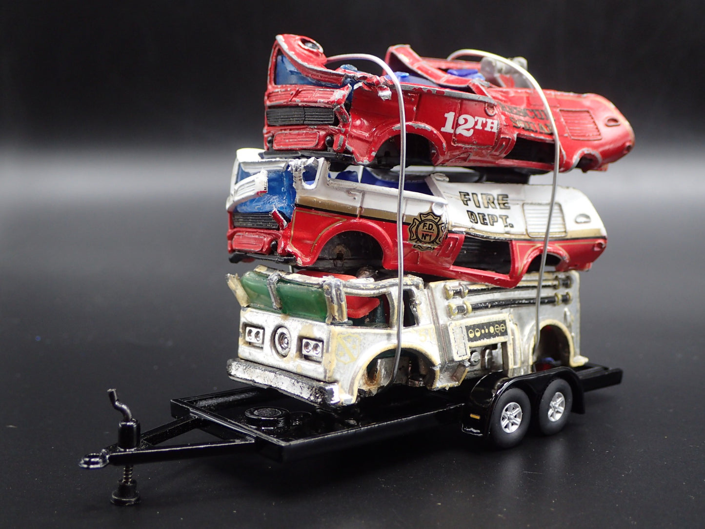 VINTAGE FIRETRUCK 3 CARS CRUSHED ON FLATBED TRAILER 1:64 SCALE DIECAST MODEL CAR