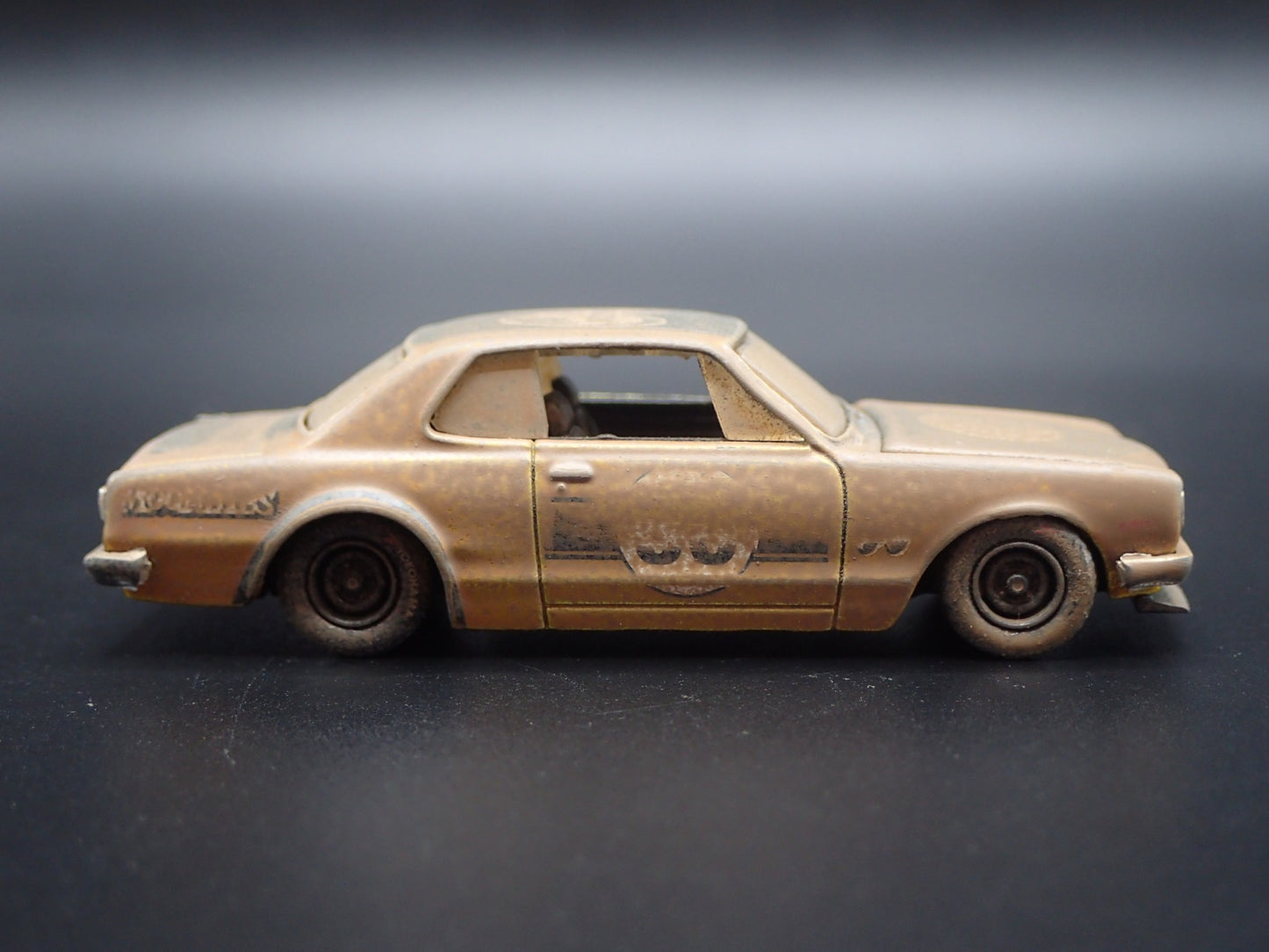 1971 NISSAN SKYLINE GTR MOONEYES CUSTOM BARN FIND 1:64 SCALE DIECAST MODEL CAR