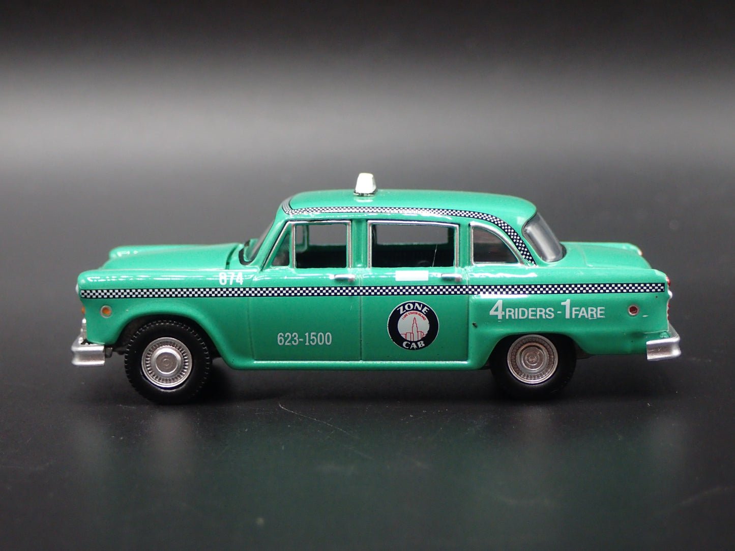 1969 69 CHECKER TAXI CLEVELAND, OHIO ZONE CAB CO. 1:64 SCALE DIECAST MODEL CAR