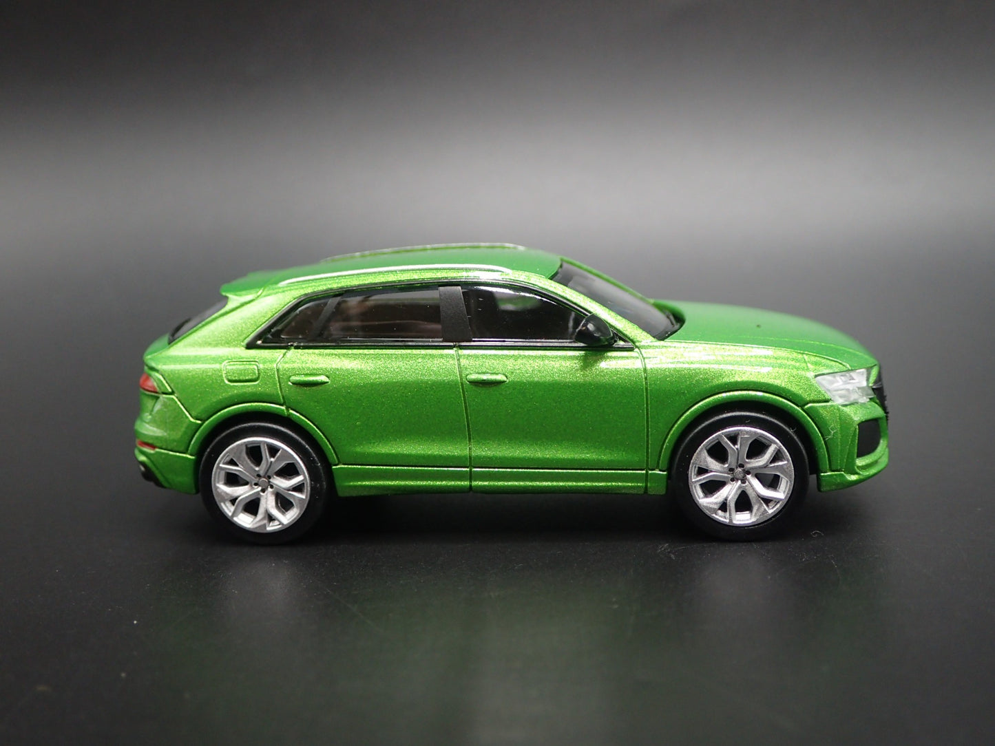 2019-2025 AUDI RS Q8 SUV RARE 1/64 SCALE COLLECTIBLE DIORAMA DIECAST MODEL CAR