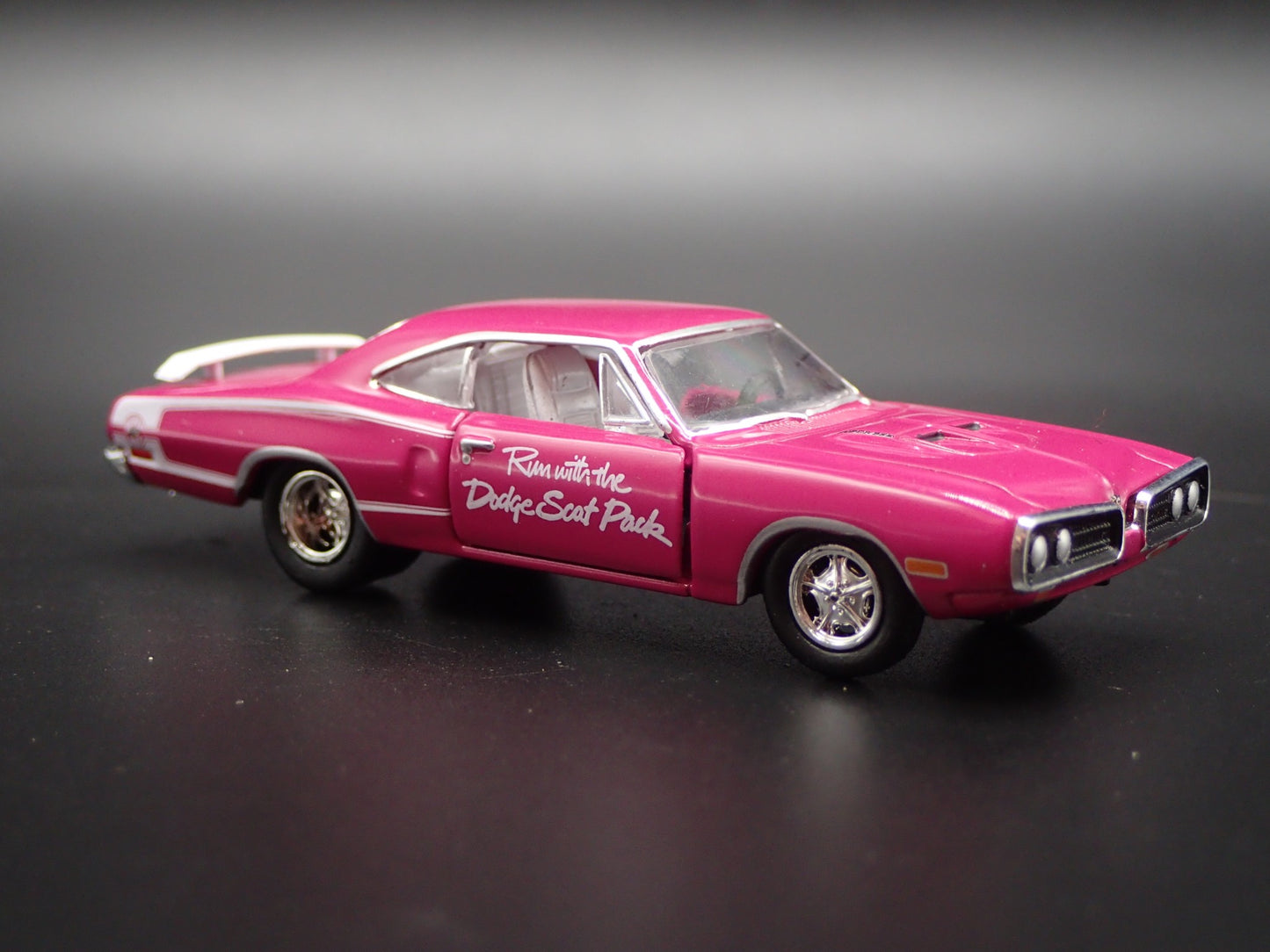 1970 70 DODGE SUPER BEE 383 SCAT PACK RARE 1:64 SCALE DIORAMA DIECAST MODEL CAR