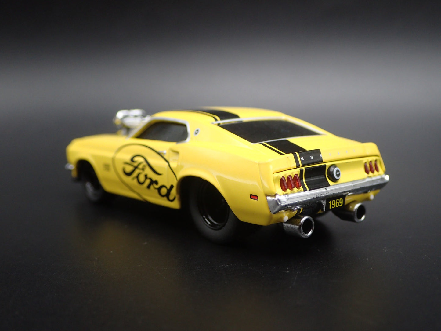 1969 69 FORD MUSTANG BOSS 429 FASTBACK RARE 1/64 SCALE DIORAMA DIECAST MODEL CAR