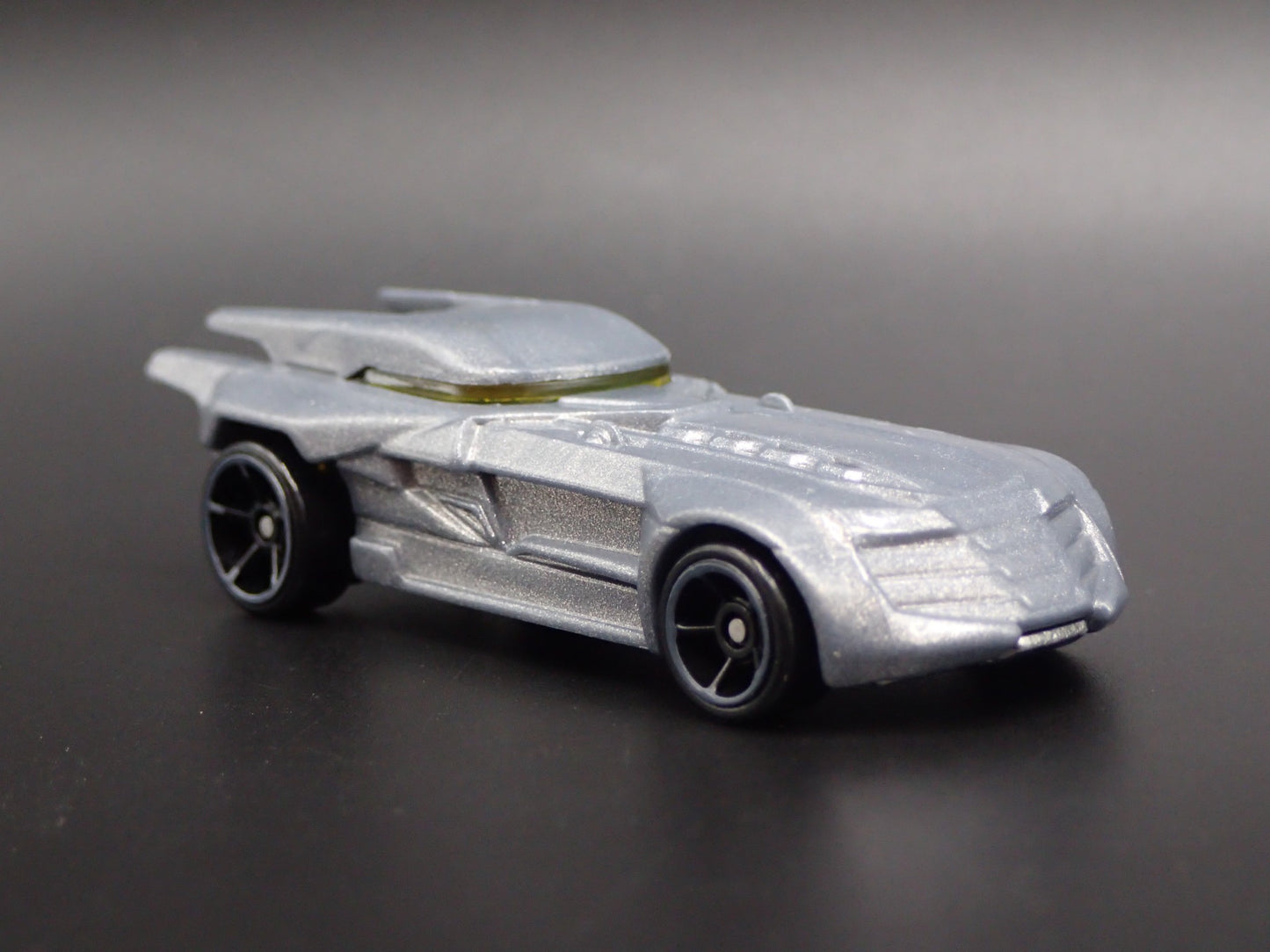 THE BATMAN BATMOBILE GRAY RARE 1:64 SCALE COLLECTIBLE DIORAMA DIECAST MODEL CAR