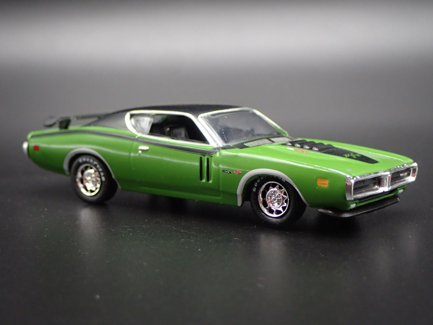 1971 71 DODGE CHARGER RT 440 6 PACK GREEN 1/64 SCALE DIORAMA DIECAST MODEL CAR