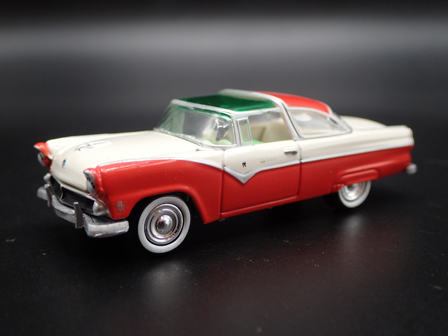1955 55 FORD CROWN VICTORIA RED 1:64 SCALE COLLECTIBLE DIORAMA DIECAST MODEL CAR