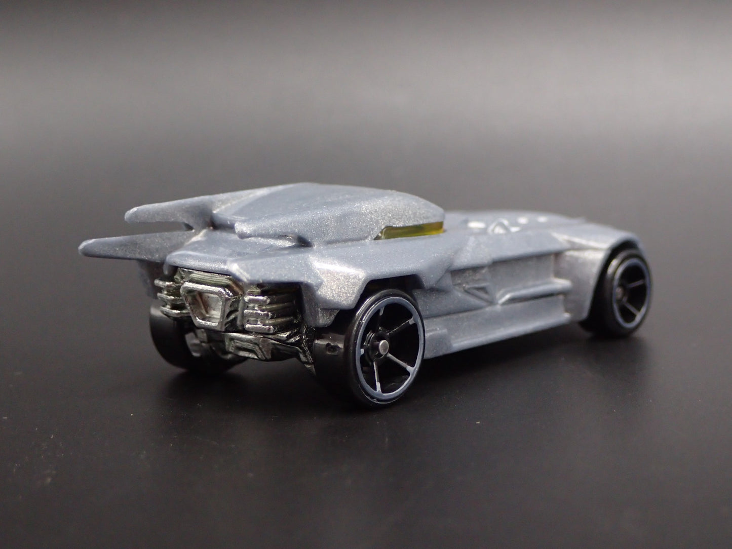 THE BATMAN BATMOBILE GRAY RARE 1:64 SCALE COLLECTIBLE DIORAMA DIECAST MODEL CAR