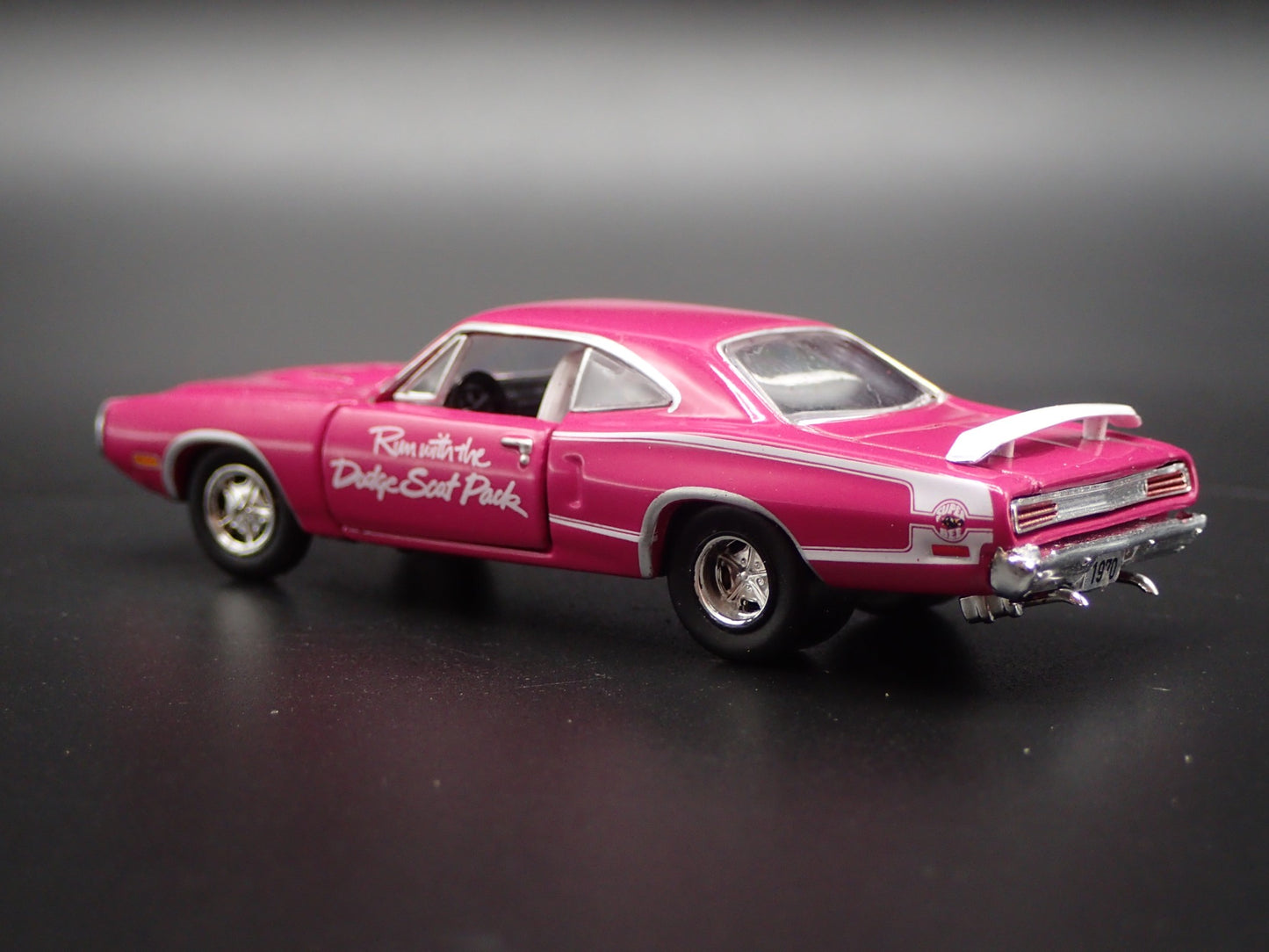 1970 70 DODGE SUPER BEE 383 SCAT PACK RARE 1:64 SCALE DIORAMA DIECAST MODEL CAR