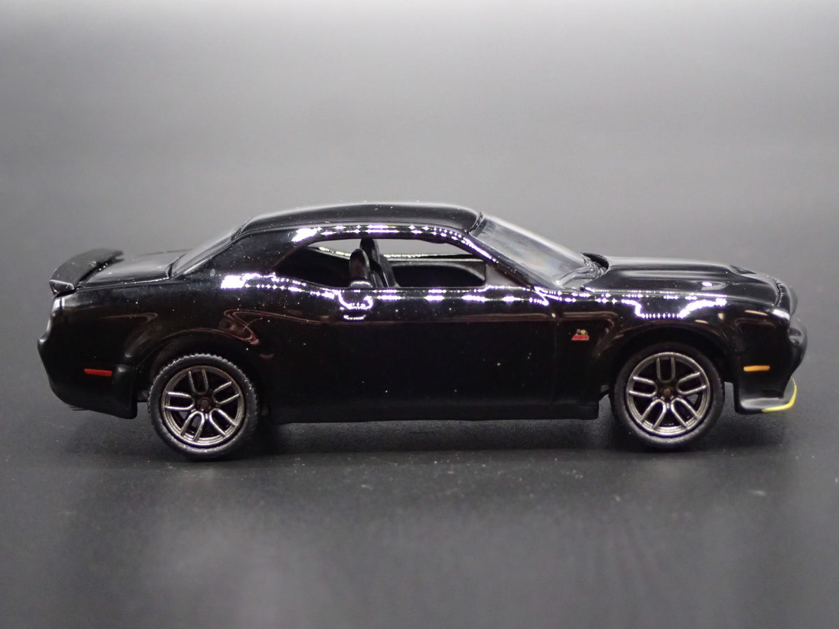 2019 19 DODGE CHALLENGER RT SCAT PACK RARE 1/64 SCALE DIORAMA DIECAST MODEL CAR-Burning Rubber Toy Company