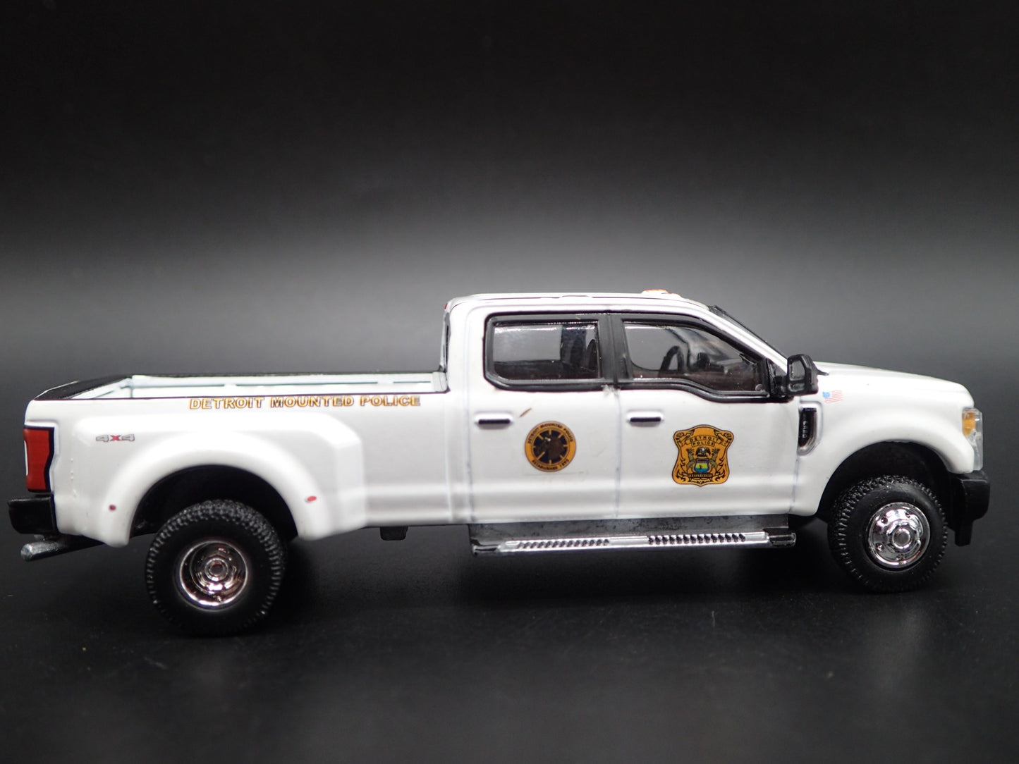 2017 17 FORD F350 DUALLY DETROIT MICHIGAN POLICE 1:64 SCALE DIECAST MODEL CAR