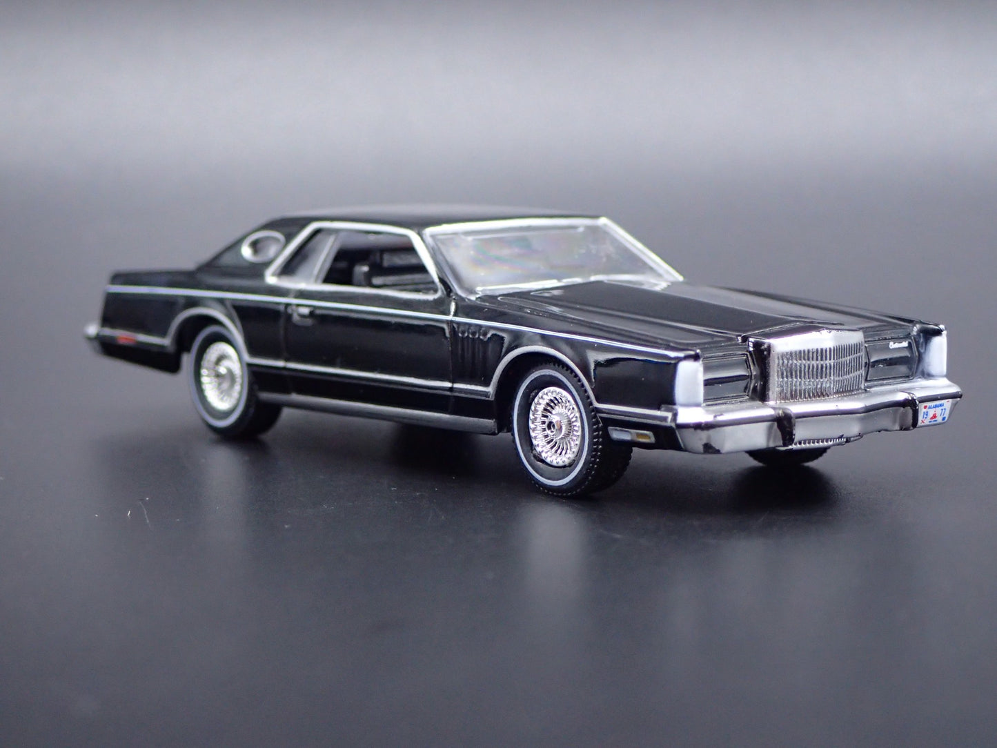 1977 77 LINCOLN CONTINENTAL MARK V BLACK 1:64 SCALE DIORAMA DIECAST MODEL CAR