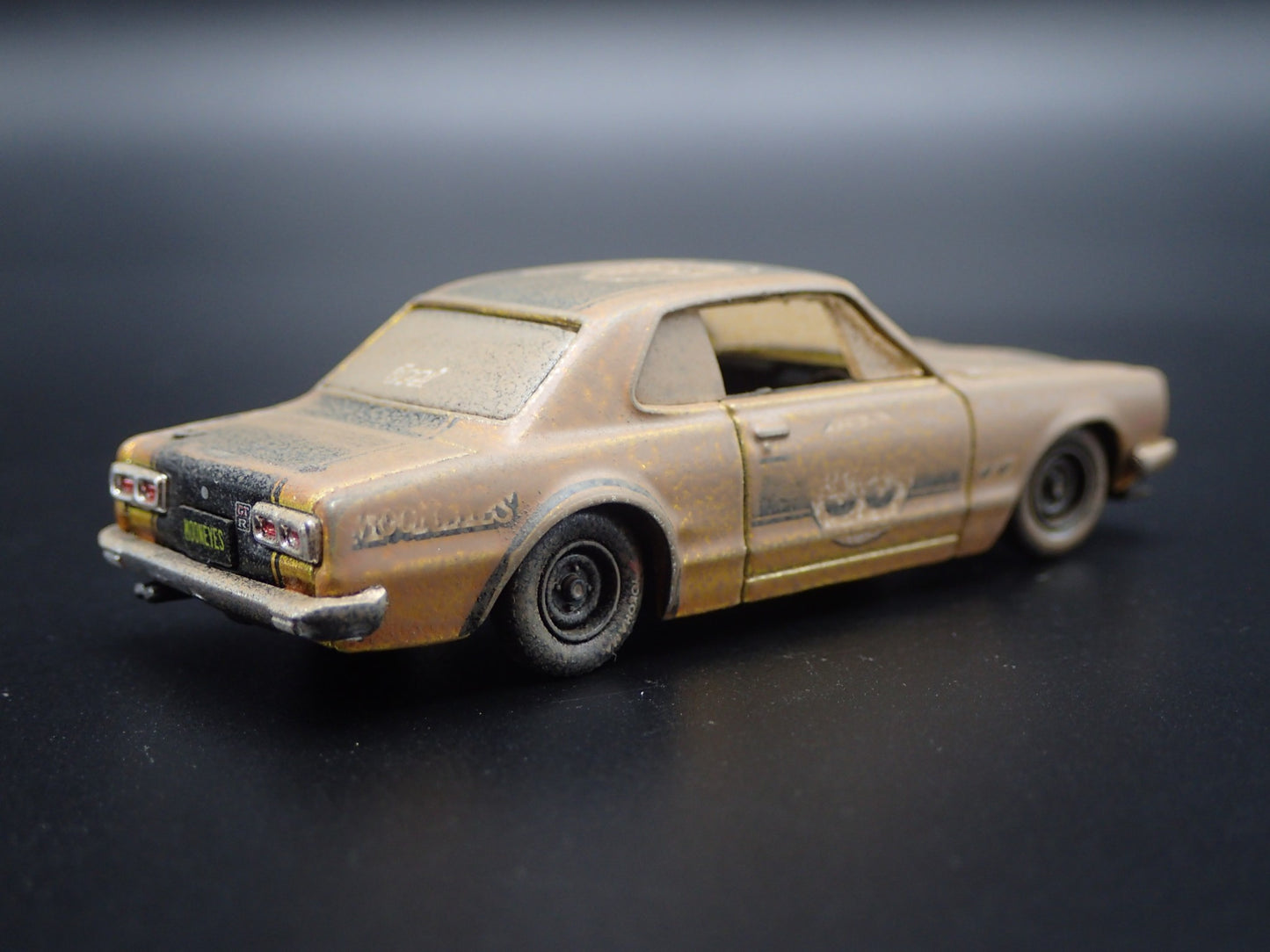 1971 NISSAN SKYLINE GTR MOONEYES CUSTOM BARN FIND 1:64 SCALE DIECAST MODEL CAR