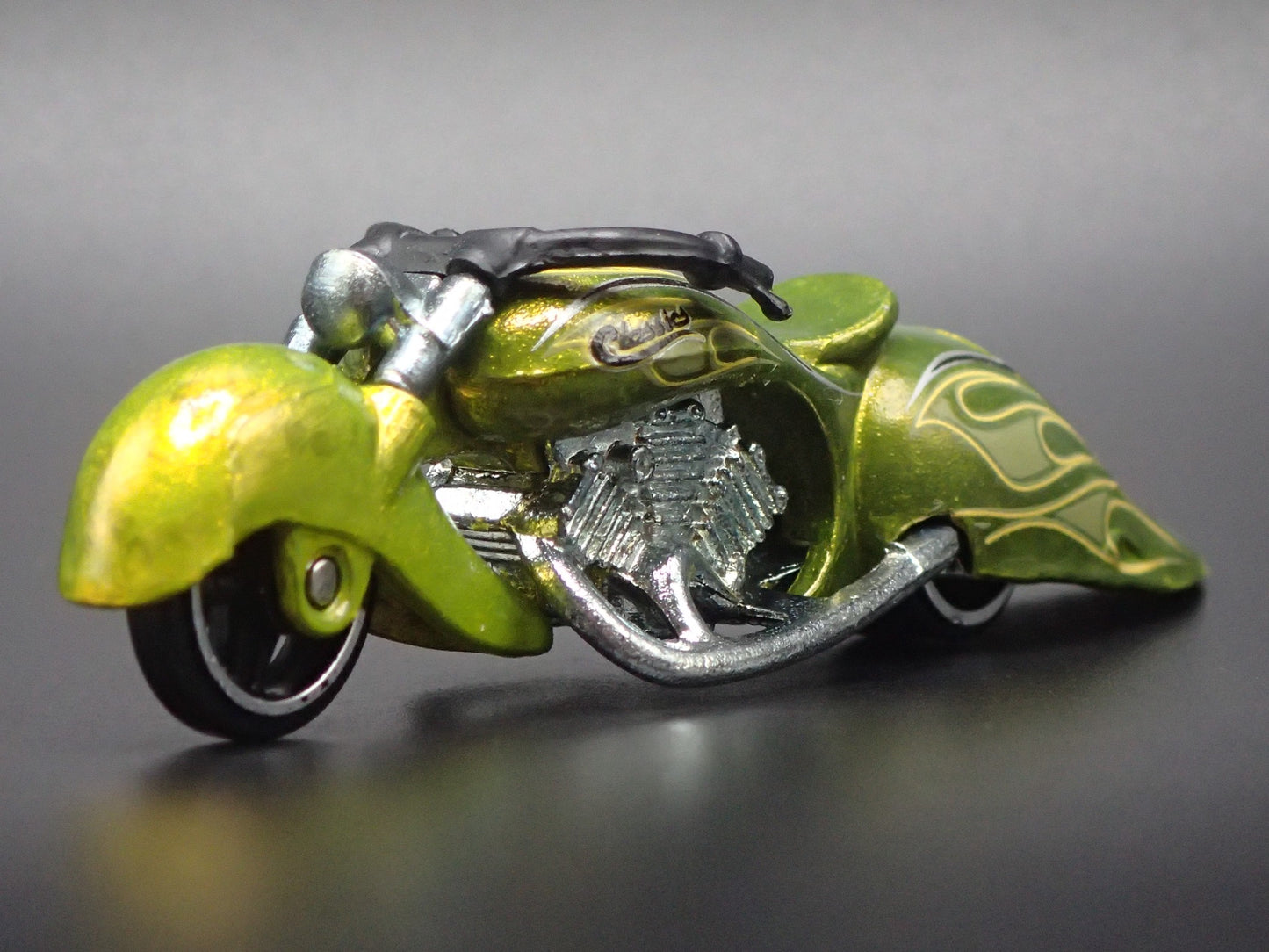W-OOZIE MOTORCYCLE HOT WHEELS LIME 1:64 HW SCALE DIORAMA DIECAST MODEL CAR