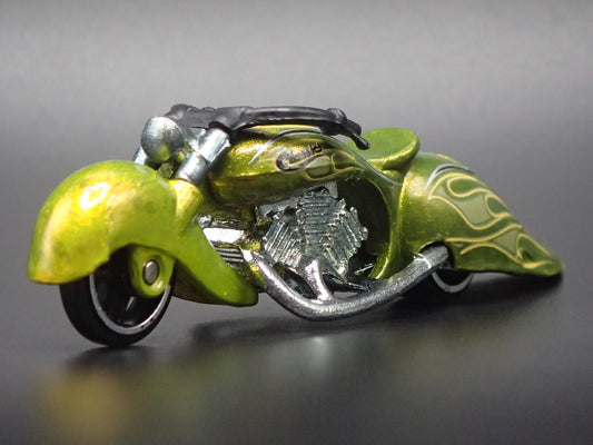 W-OOZIE MOTORCYCLE HOT WHEELS LIME 1:64 HW SCALE DIORAMA DIECAST MODEL CAR