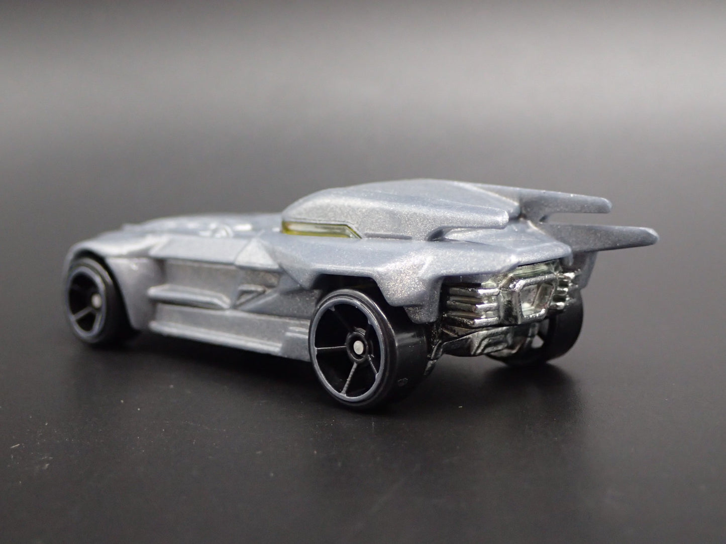 THE BATMAN BATMOBILE GRAY RARE 1:64 SCALE COLLECTIBLE DIORAMA DIECAST MODEL CAR