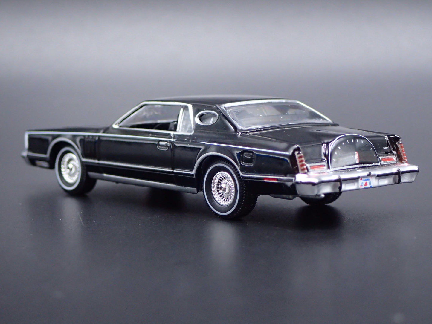 1977 77 LINCOLN CONTINENTAL MARK V BLACK 1:64 SCALE DIORAMA DIECAST MODEL CAR