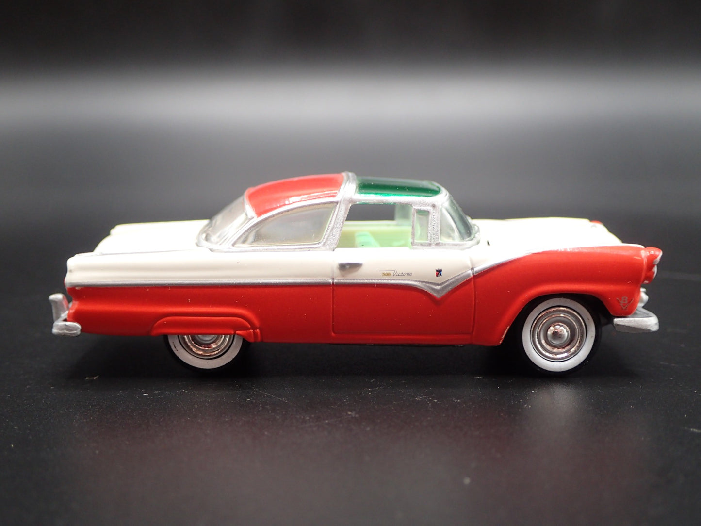 1955 55 FORD CROWN VICTORIA RED 1:64 SCALE COLLECTIBLE DIORAMA DIECAST MODEL CAR