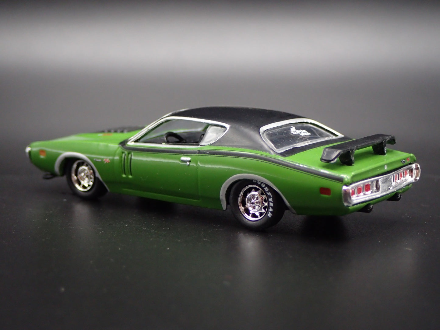 1971 71 DODGE CHARGER RT 440 6 PACK GREEN 1/64 SCALE DIORAMA DIECAST MODEL CAR