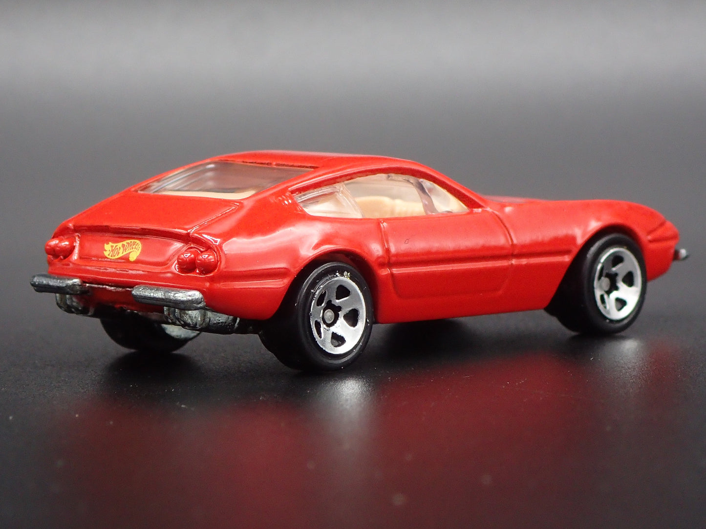 1968-1973 FERRARI 365 GTB/4 1:64 SCALE COLLECTIBLE DIORAMA DIECAST MODEL CAR