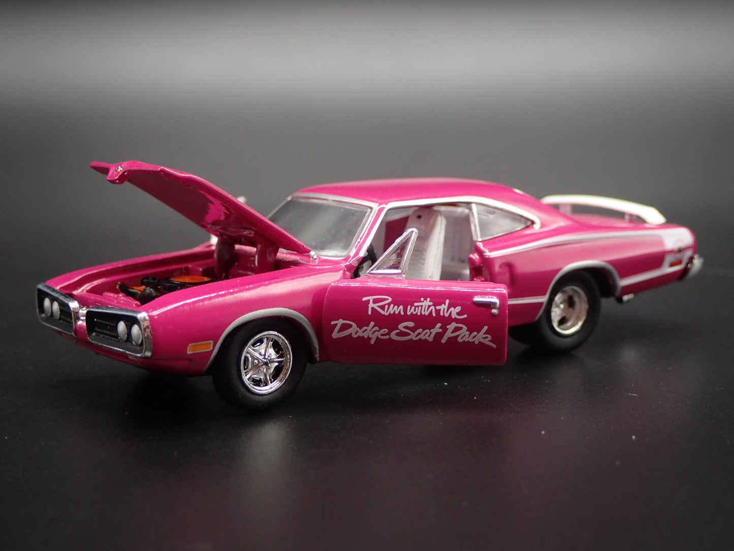 1970 70 DODGE SUPER BEE 383 SCAT PACK RARE 1:64 SCALE DIORAMA DIECAST MODEL CAR