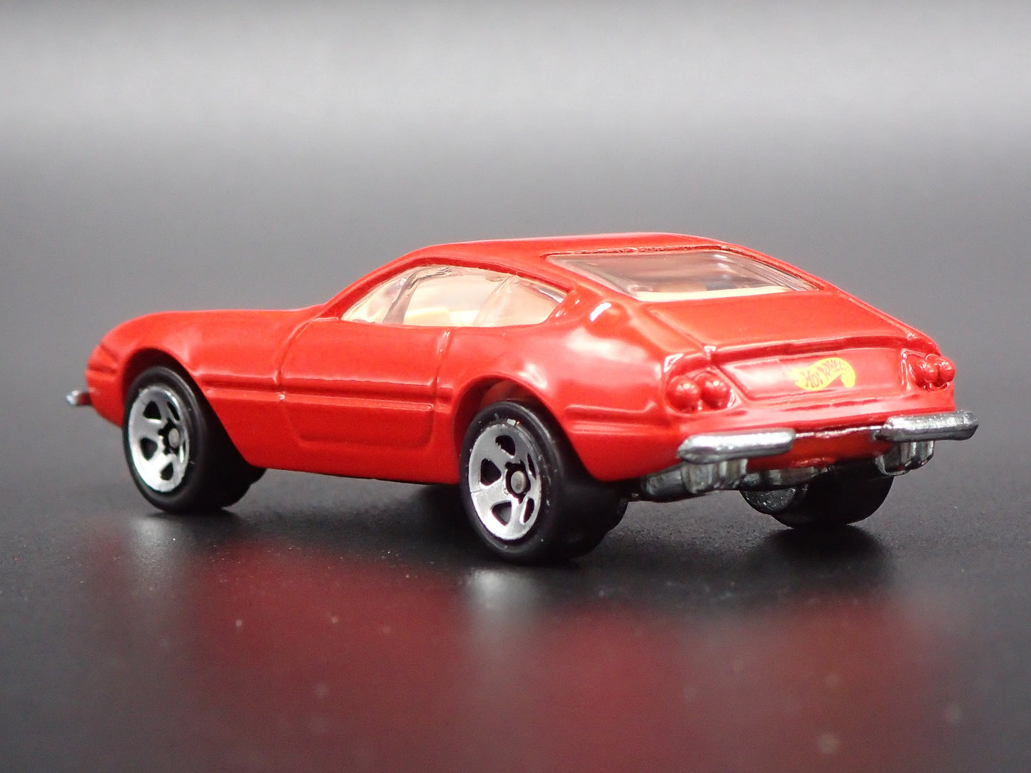1968-1973 FERRARI 365 GTB/4 1:64 SCALE COLLECTIBLE DIORAMA DIECAST MODEL CAR