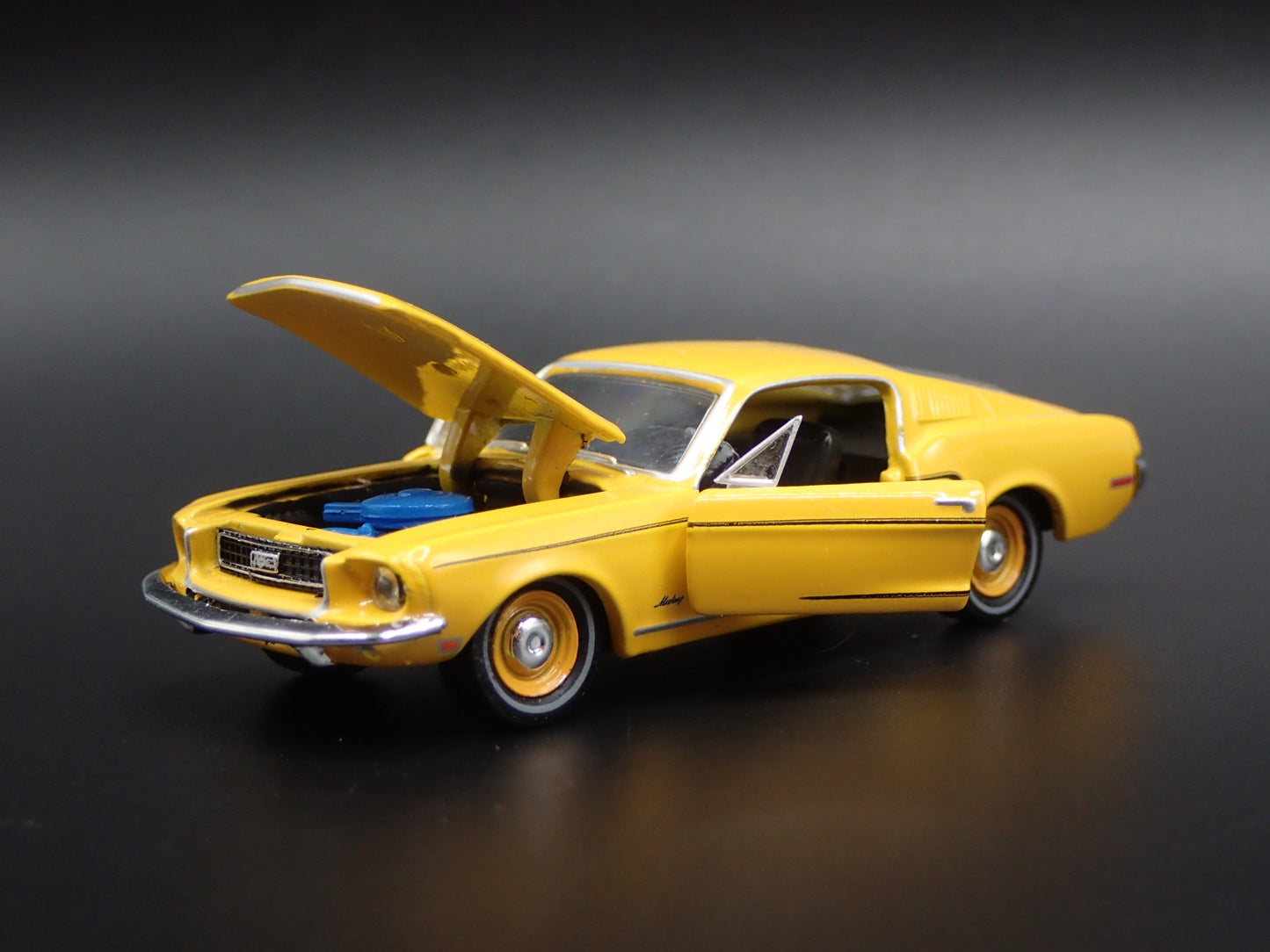 1968 68 FORD MUSTANG FASTBACK 2+2 ORANGE 1:64 SCALE DIORAMA DIECAST MODEL CAR