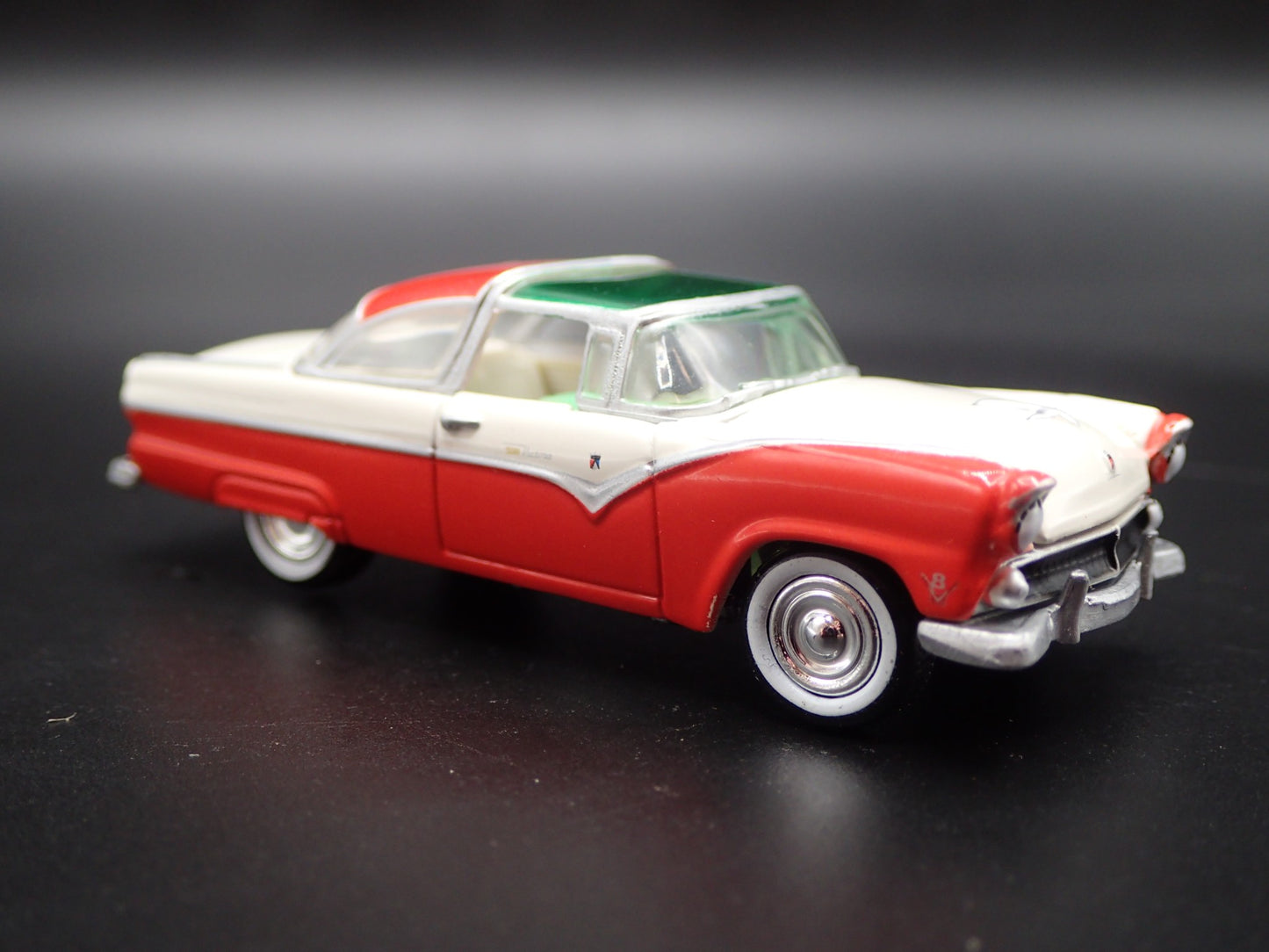 1955 55 FORD CROWN VICTORIA RED 1:64 SCALE COLLECTIBLE DIORAMA DIECAST MODEL CAR