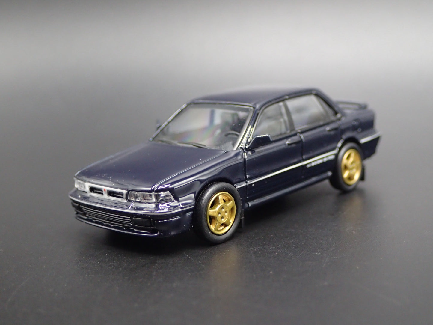 1987-1992 MITSUBISHI GALANT VR4 1:64 SCALE COLLECTIBLE DIORAMA DIECAST MODEL CAR