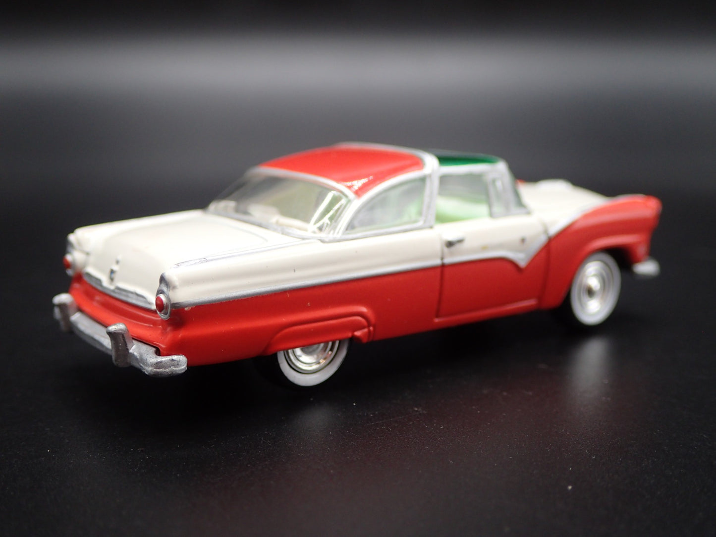 1955 55 FORD CROWN VICTORIA RED 1:64 SCALE COLLECTIBLE DIORAMA DIECAST MODEL CAR
