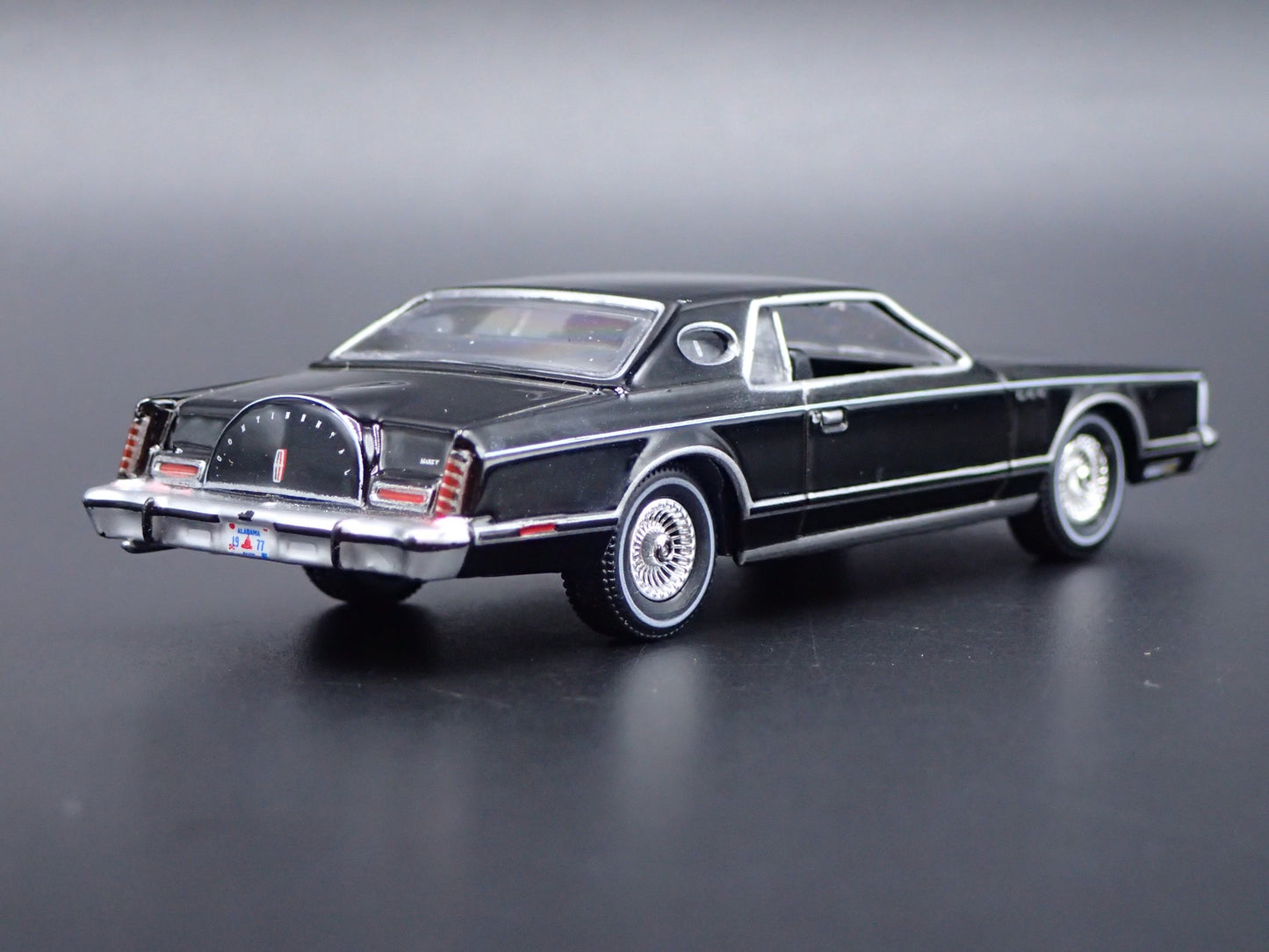 1977 77 LINCOLN CONTINENTAL MARK V BLACK 1:64 SCALE DIORAMA DIECAST MODEL CAR