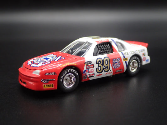 NASCAR RACING US COAST GUARD 39 1:64 SCALE COLELCTIBLE DIORAMA DIECAST MODEL CAR