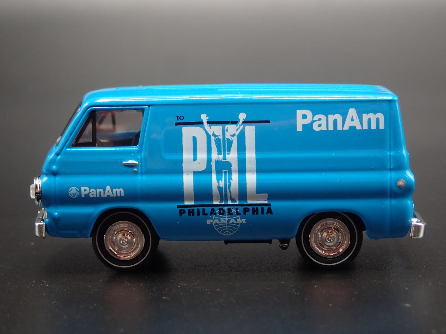 1964 64 DODGE A100 PANEL VAN PAN AM AIRWAYS 1/64 SCALE DIORAMA DIECAST MODEL CAR