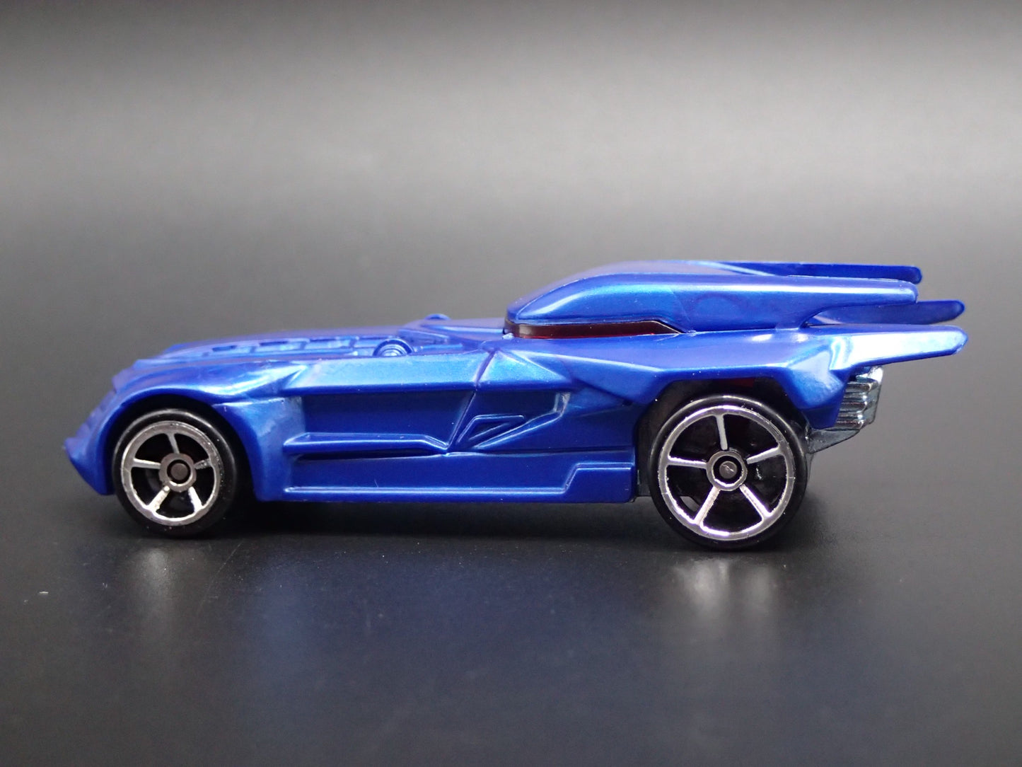 THE BATMAN BATMOBILE BLUE RARE 1:64 SCALE COLLECTIBLE DIORAMA DIECAST MODEL CAR