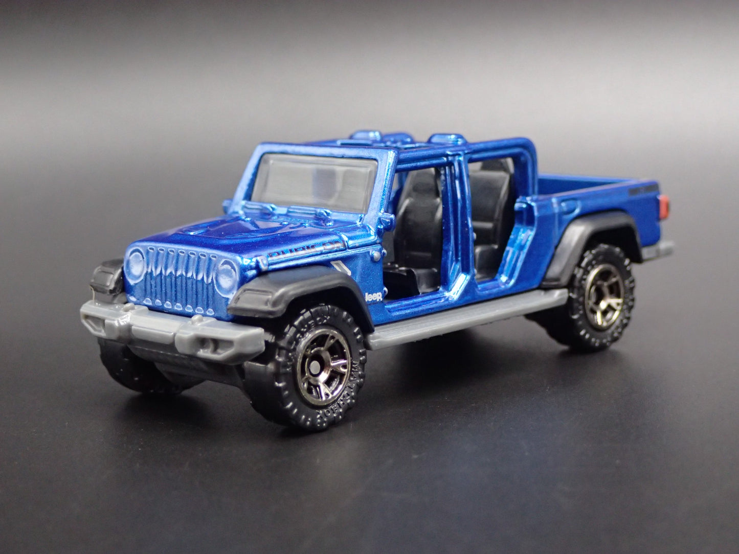 2020-2025 JEEP GLADIATOR PICKUP TRUCK JT 1:64 SCALE DIORAMA DIECAST MODEL CAR