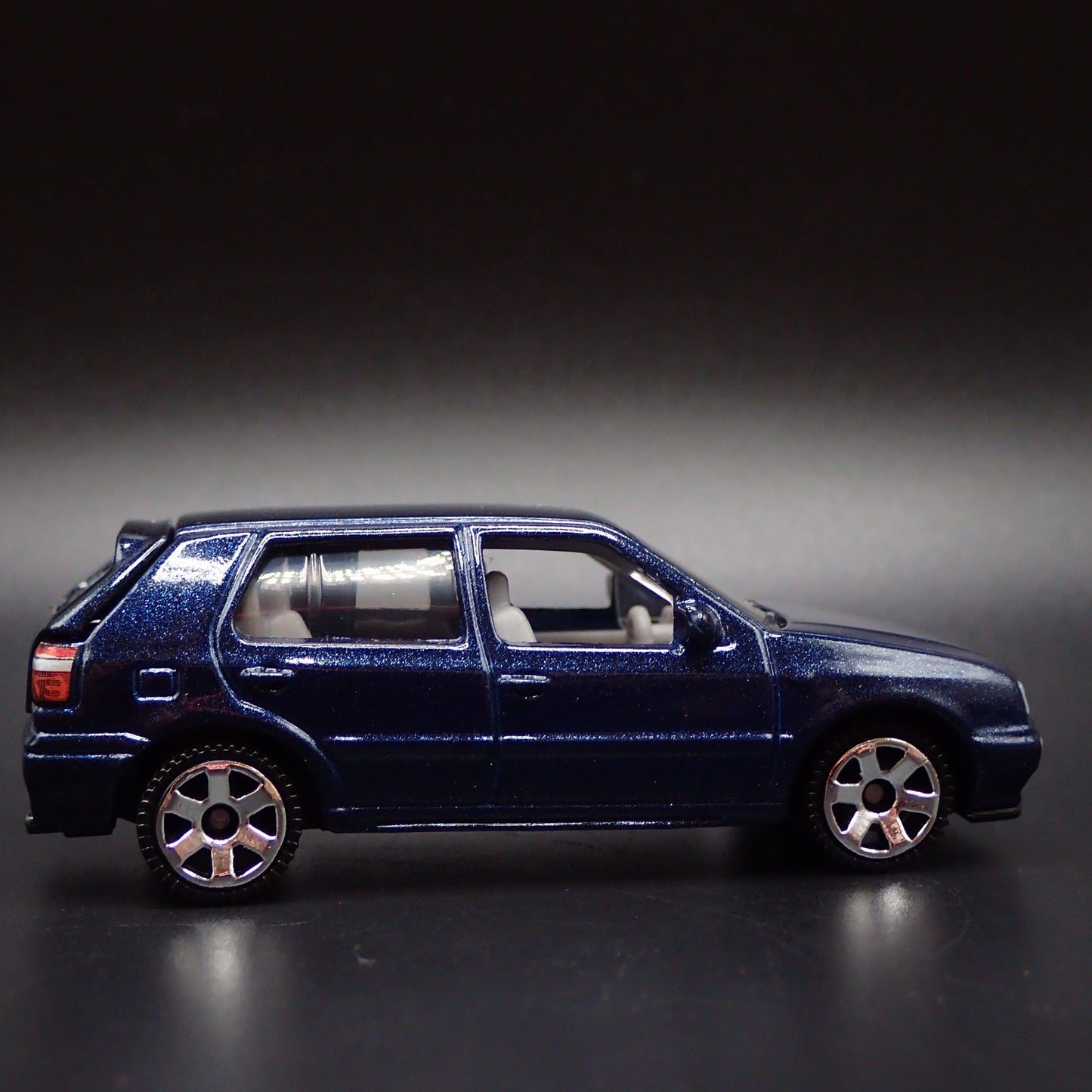 1991-1998 VW VOLKSWAGEN GOLF MK3 BLUE 1:64 SCALE COLLECTIBLE DIECAST MODEL CAR