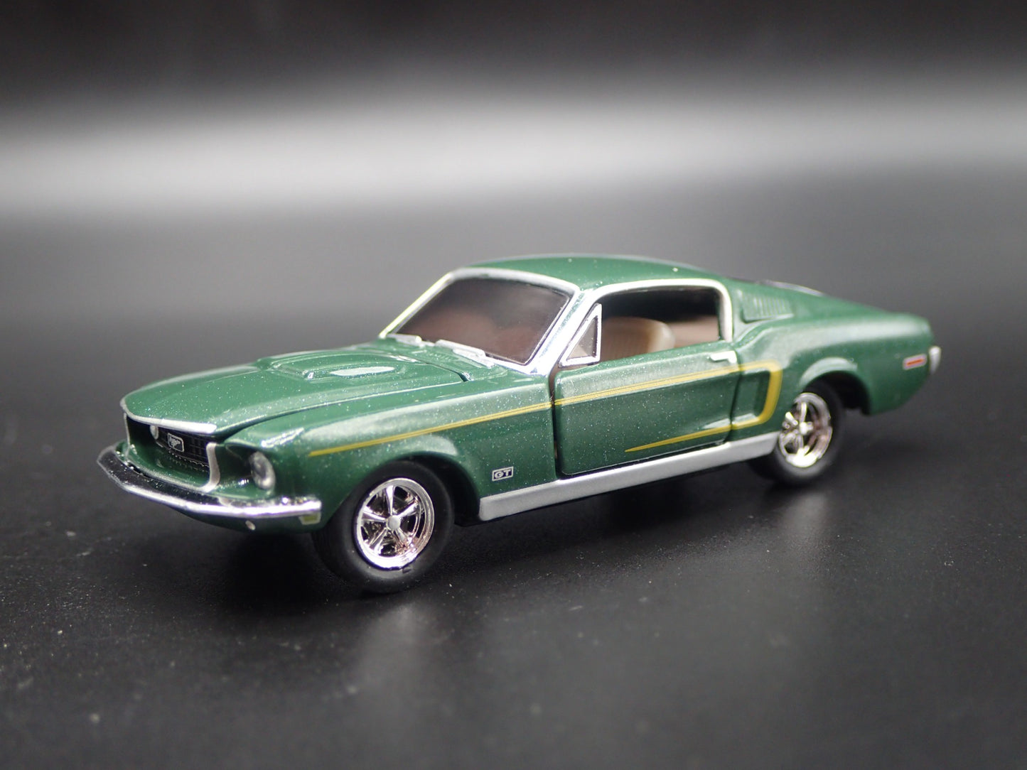 1968 68 FORD MUSTANG GT FASTBACK GREEN RARE 1:64 SCALE DIORAMA DIECAST MODEL CAR