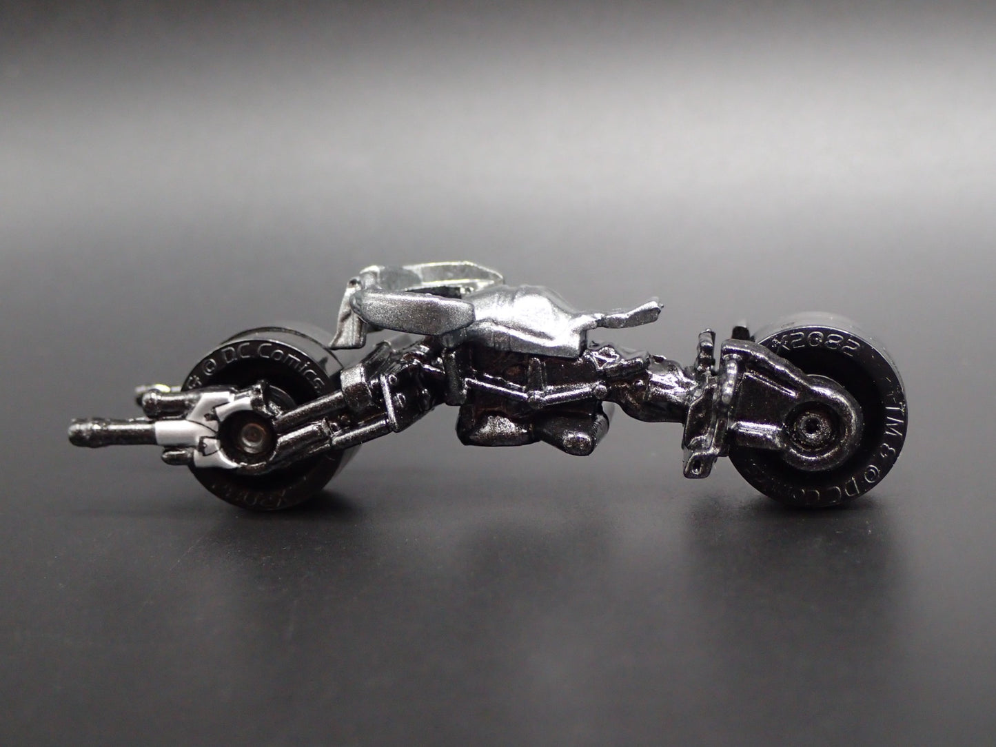 BATMAN BATMOBILE BATPOD BATCYCLE BLACK RARE 1:64 SCALE DIORAMA DIECAST MODEL CAR