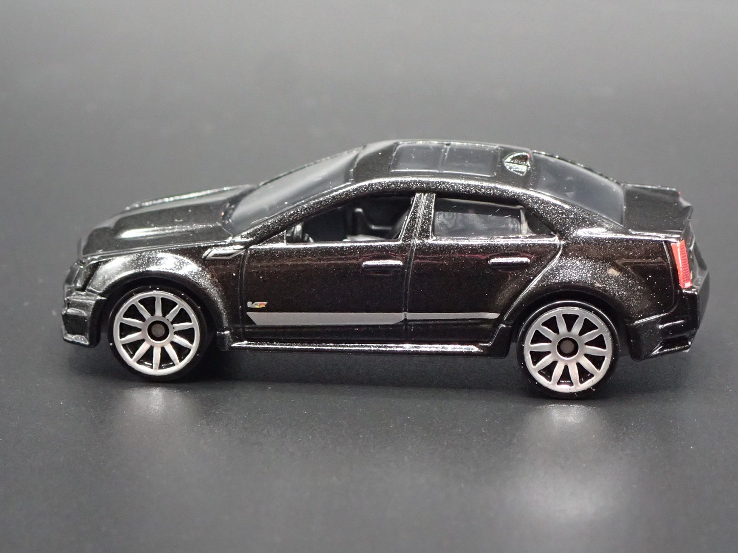 2009-2015 CADILLAC CADDY CTS-V 4 FOUR DOOR 1:64 SCALE DIORAMA DIECAST MODEL CAR