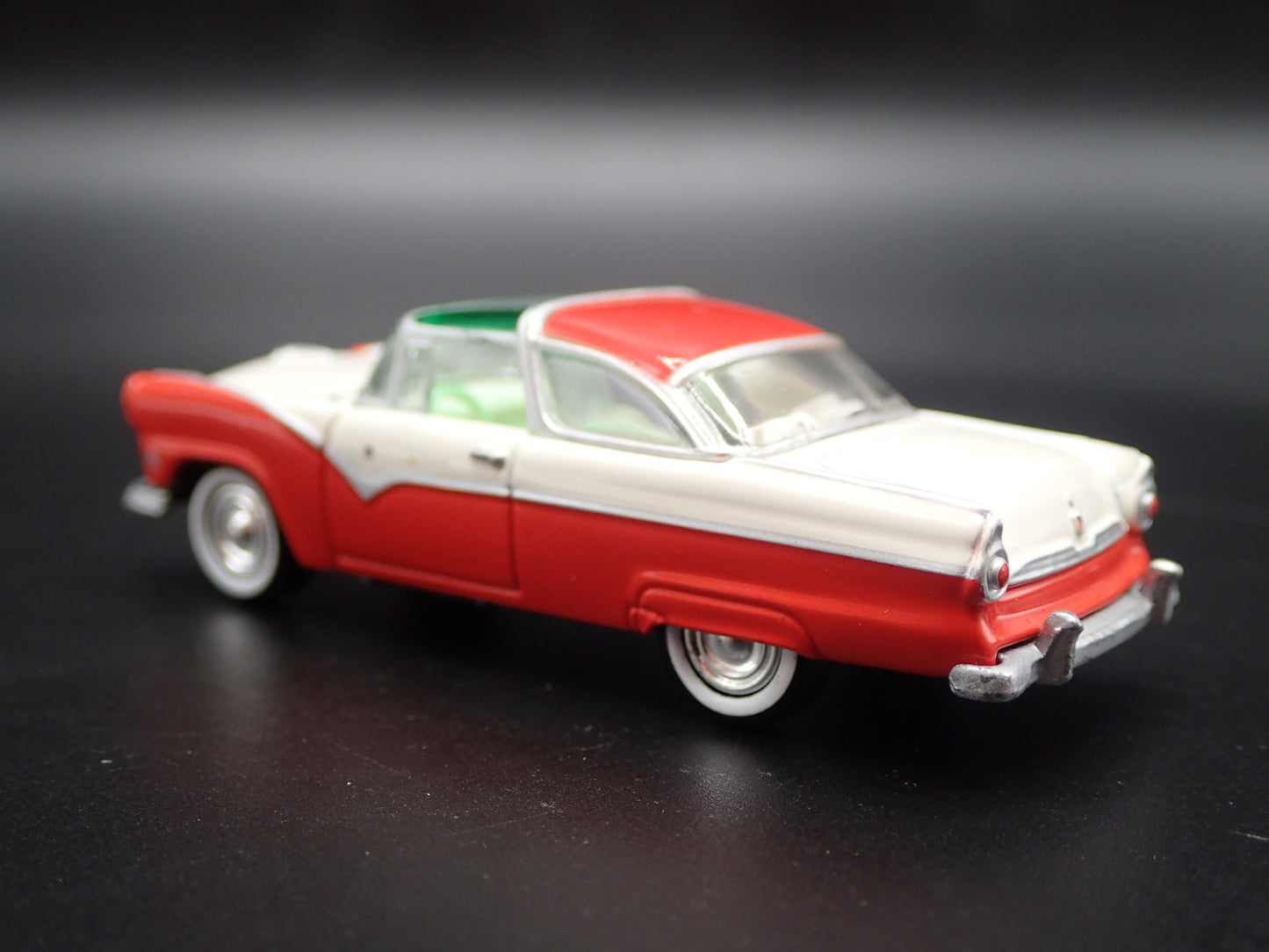 1955 55 FORD CROWN VICTORIA RED 1:64 SCALE COLLECTIBLE DIORAMA DIECAST MODEL CAR