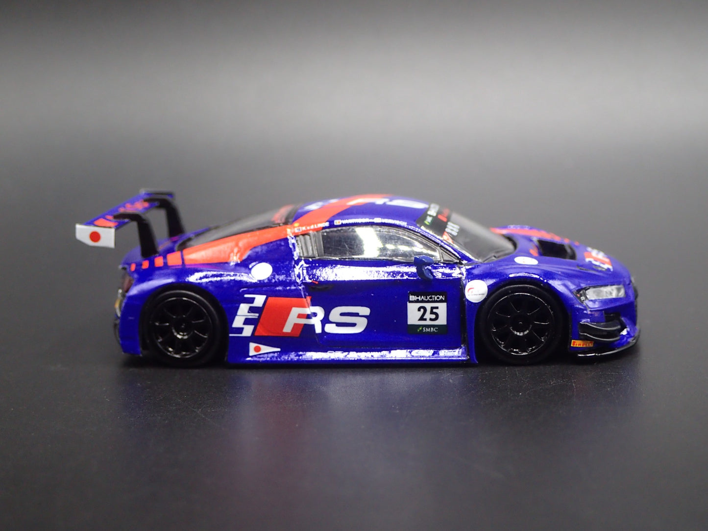 2019 19 AUDI R8 LMS #25 SPORT TEAM WRT BLUE 1:64 SCALE DIORAMA DIECAST MODEL CAR