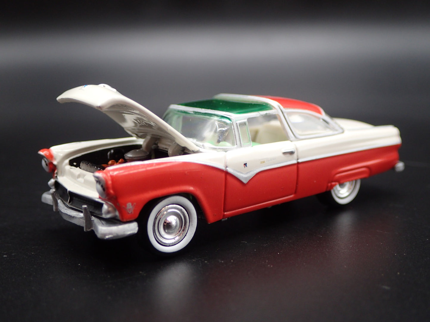 1955 55 FORD CROWN VICTORIA RED 1:64 SCALE COLLECTIBLE DIORAMA DIECAST MODEL CAR