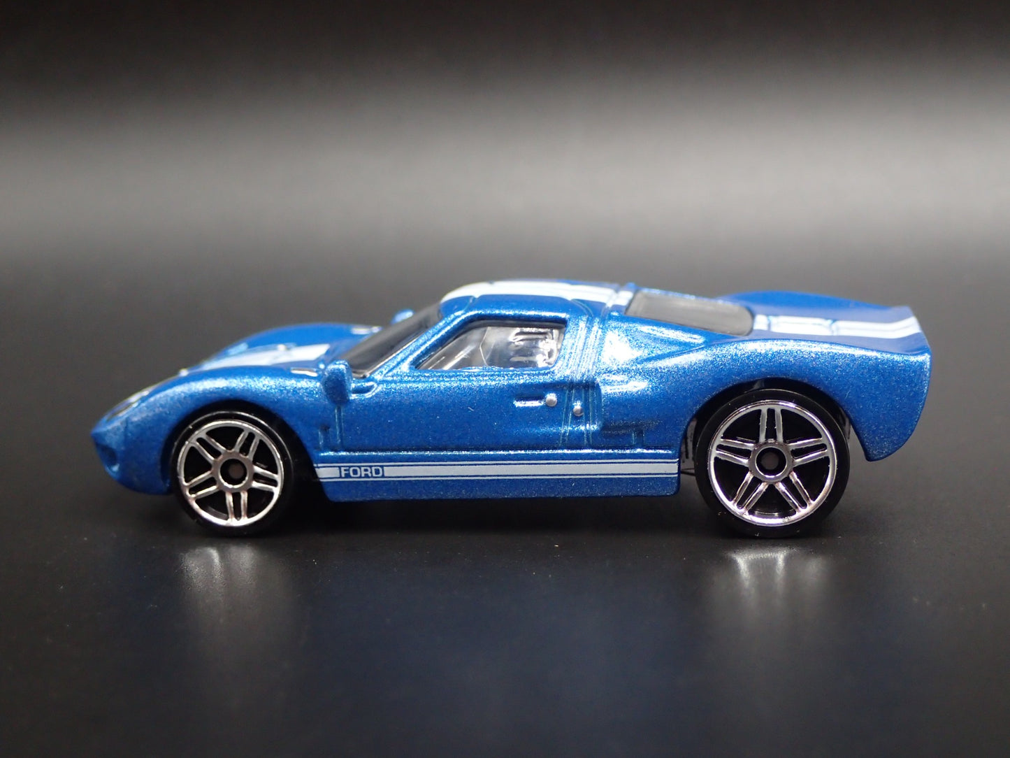 1965 65 FORD GT40 BLUE 1:64 SCALE LIMITED COLLECTIBLE DIORAMA DIECAST MODEL CAR