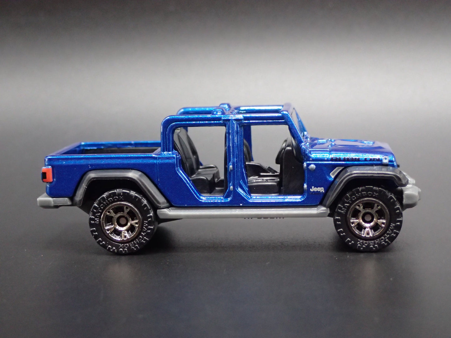 2020-2025 JEEP GLADIATOR PICKUP TRUCK JT 1:64 SCALE DIORAMA DIECAST MODEL CAR