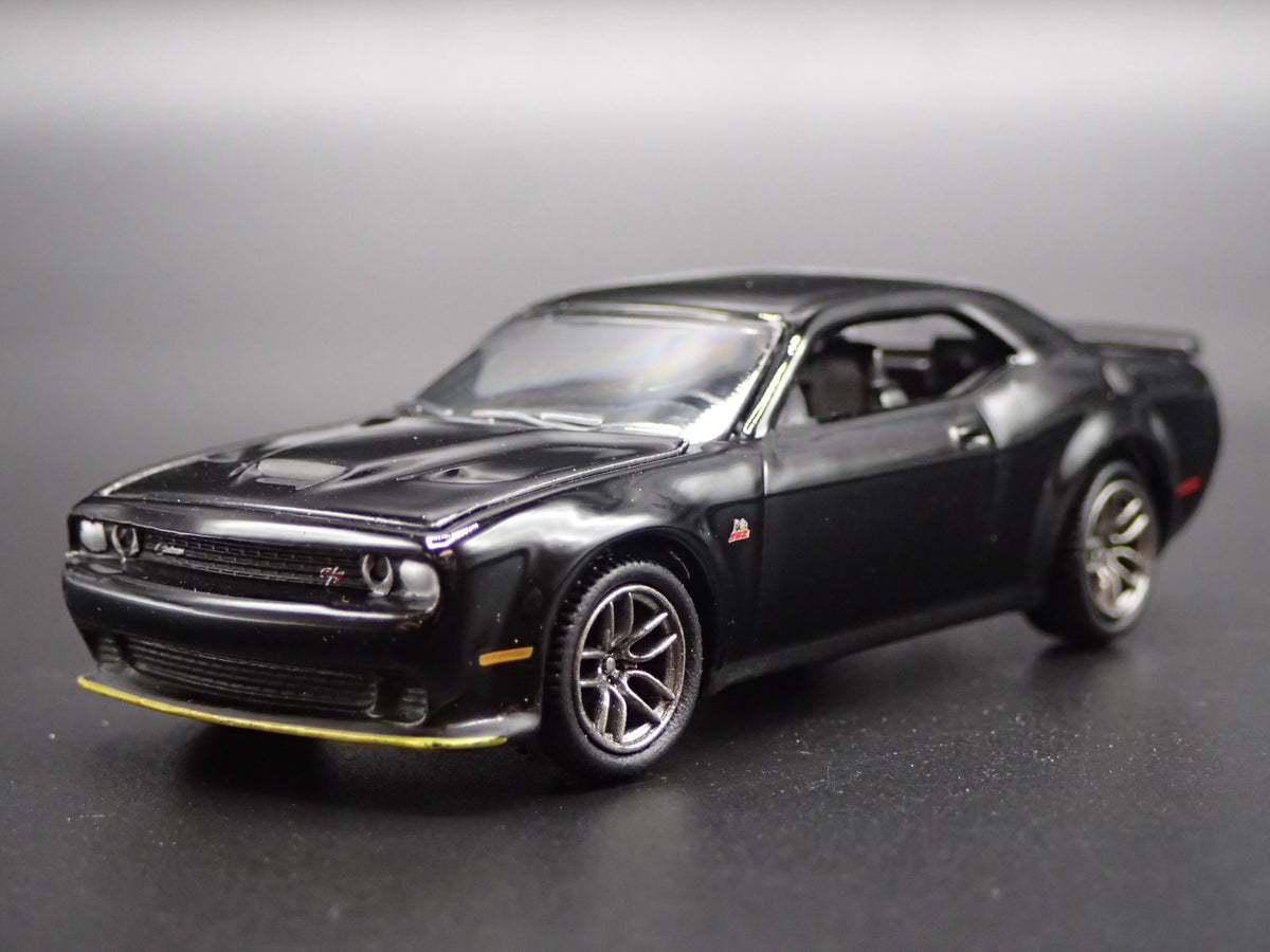 2019 19 DODGE CHALLENGER RT SCAT PACK RARE 1/64 SCALE DIORAMA DIECAST MODEL CAR-Burning Rubber Toy Company