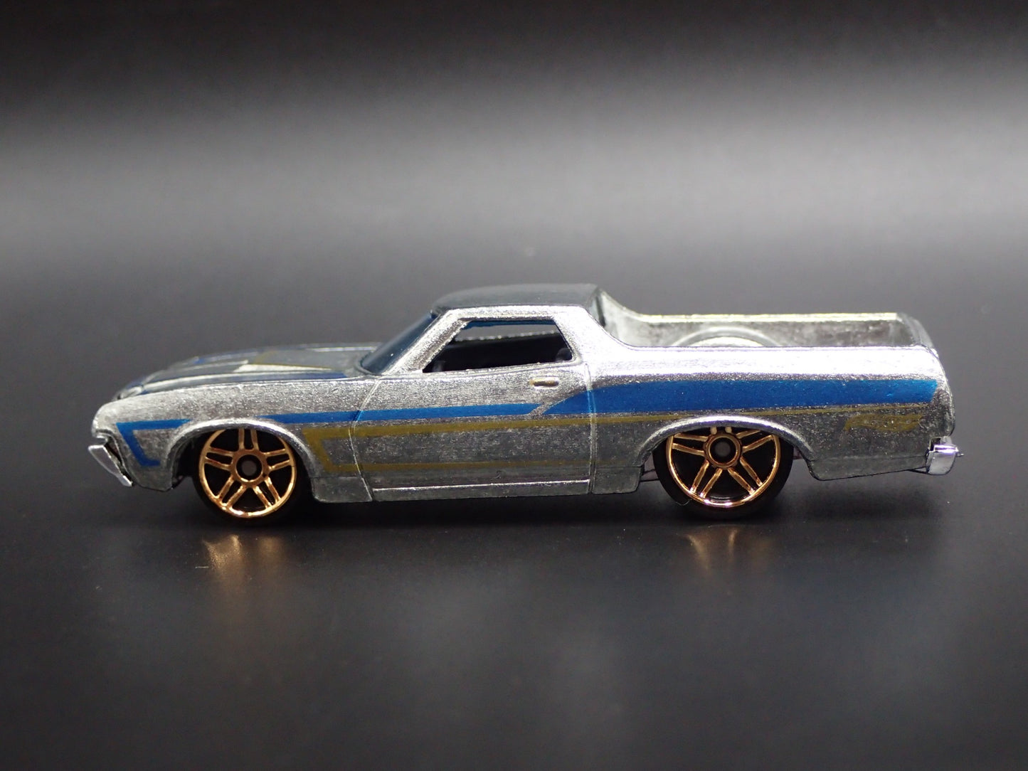 1972 72 FORD RANCHERO PICKUP TRUCK SILVER 1/64 SCALE DIORAMA DIECAST MODEL CAR