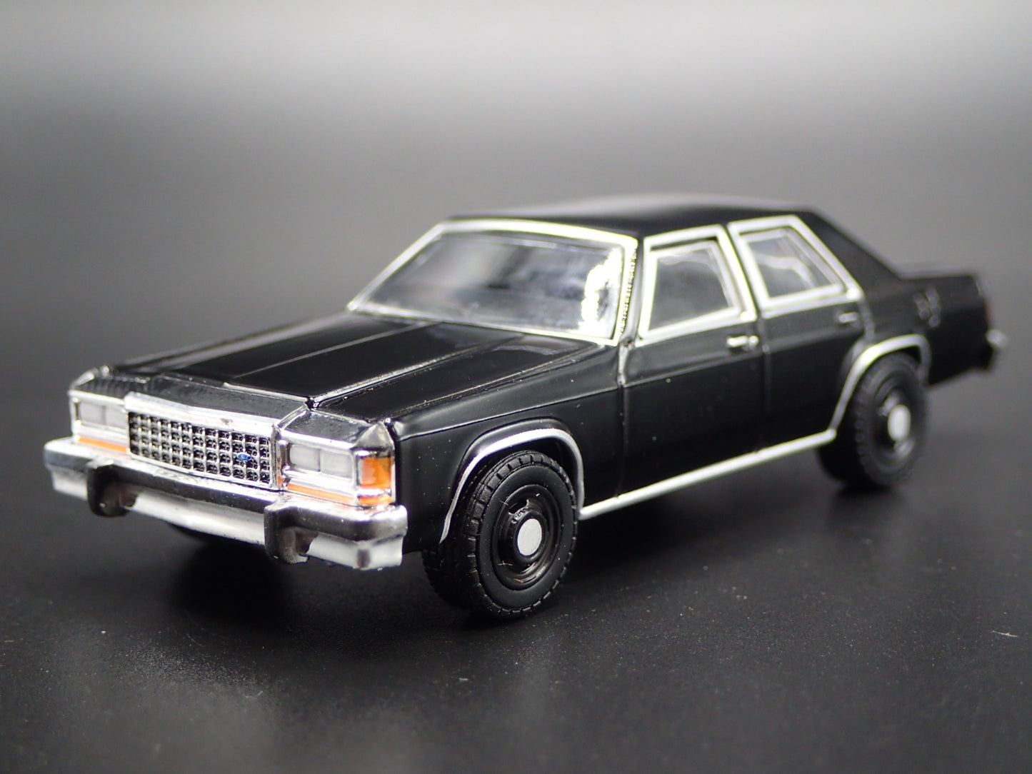 1987 FORD LTD CROWN VICTORIA FOUR 4 DOOR UNMARKED 1/64 SCALE DIECAST MODEL CAR